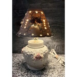 90's LENOX VICTORIAN STYLE BEDSIDE LAMP 3D APPLIED Pink ROSES Shade Lattice Work